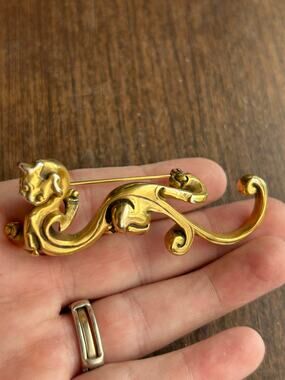 Vtg MMA Metropolitan Museum Of Art Gold Figural Animal Cat Dragon Pin Brooch